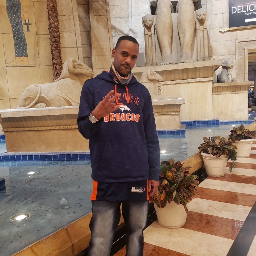 Air force 1s - Picture 3 of 7